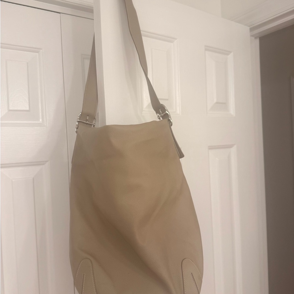 Elegant Tan Shoulder Bag